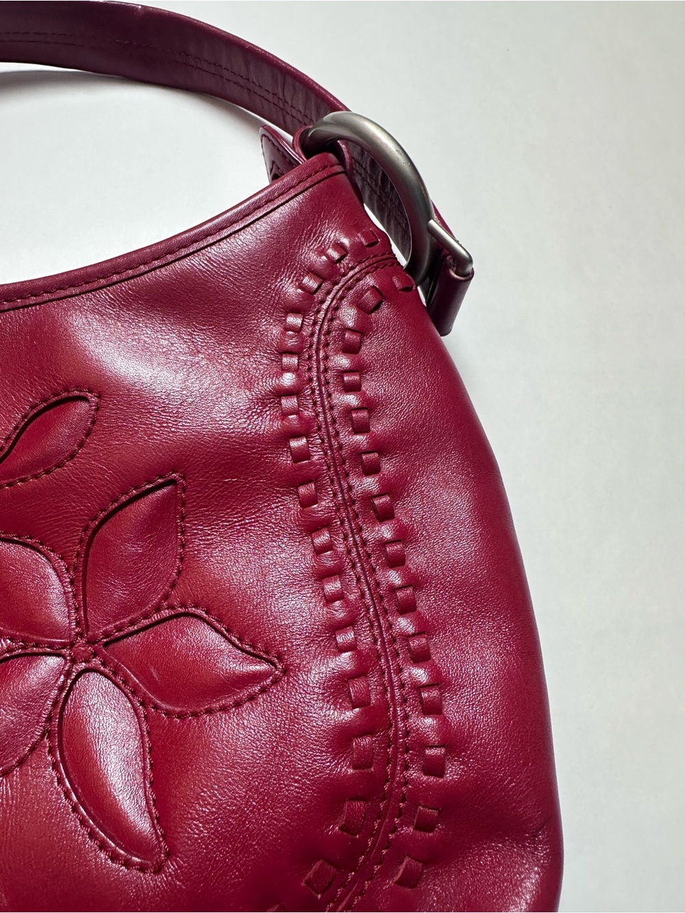 Kenneth Cole Y2K Burgundy Leather Floral Embossed Hobo Shoulder Bag Boho - Picture 3 of 10